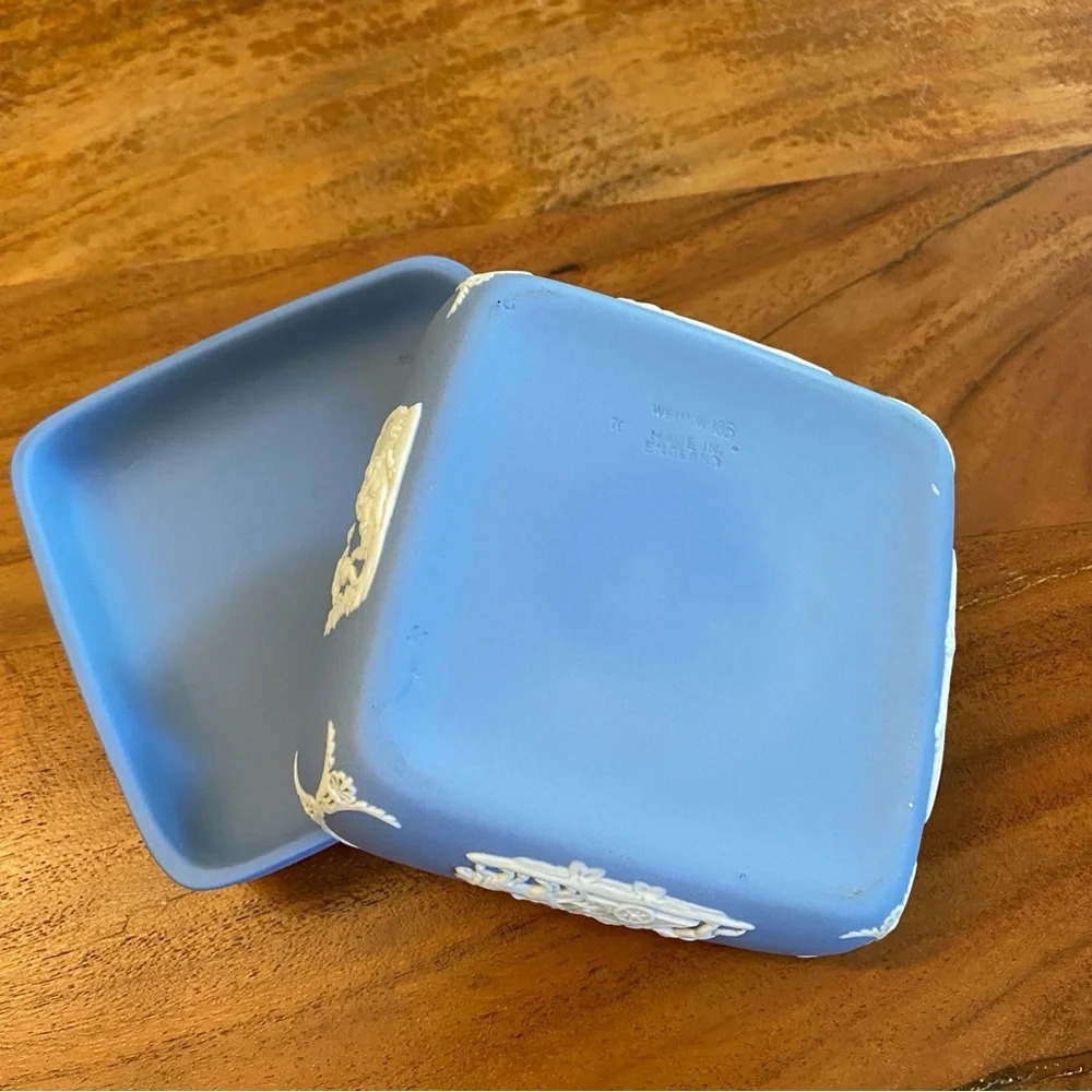 Wedgwood England Jasperware Square Trinket Dish - Picture 9 of 16
